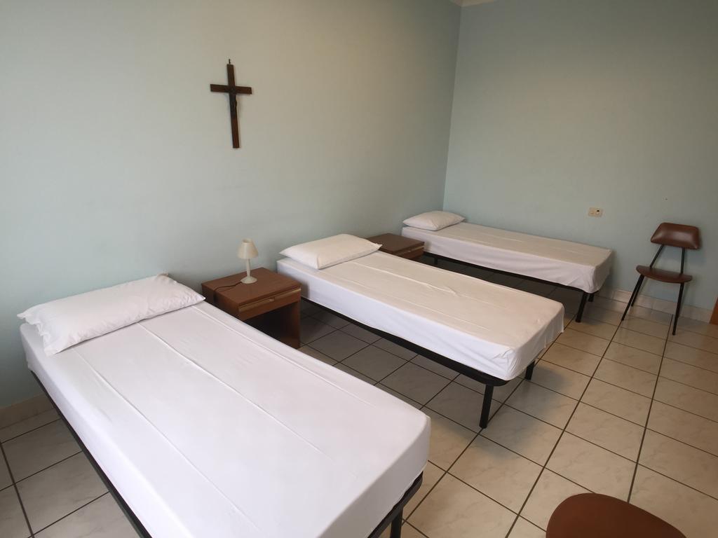 Casa Religiosa Per Ferie Ancelle Del Santuario Pensión Roma