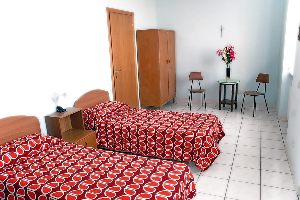 Casa Religiosa Per Ferie Ancelle Del Santuario Pensión